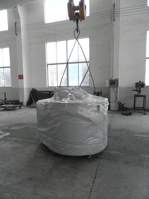 Aluminum melting furnace